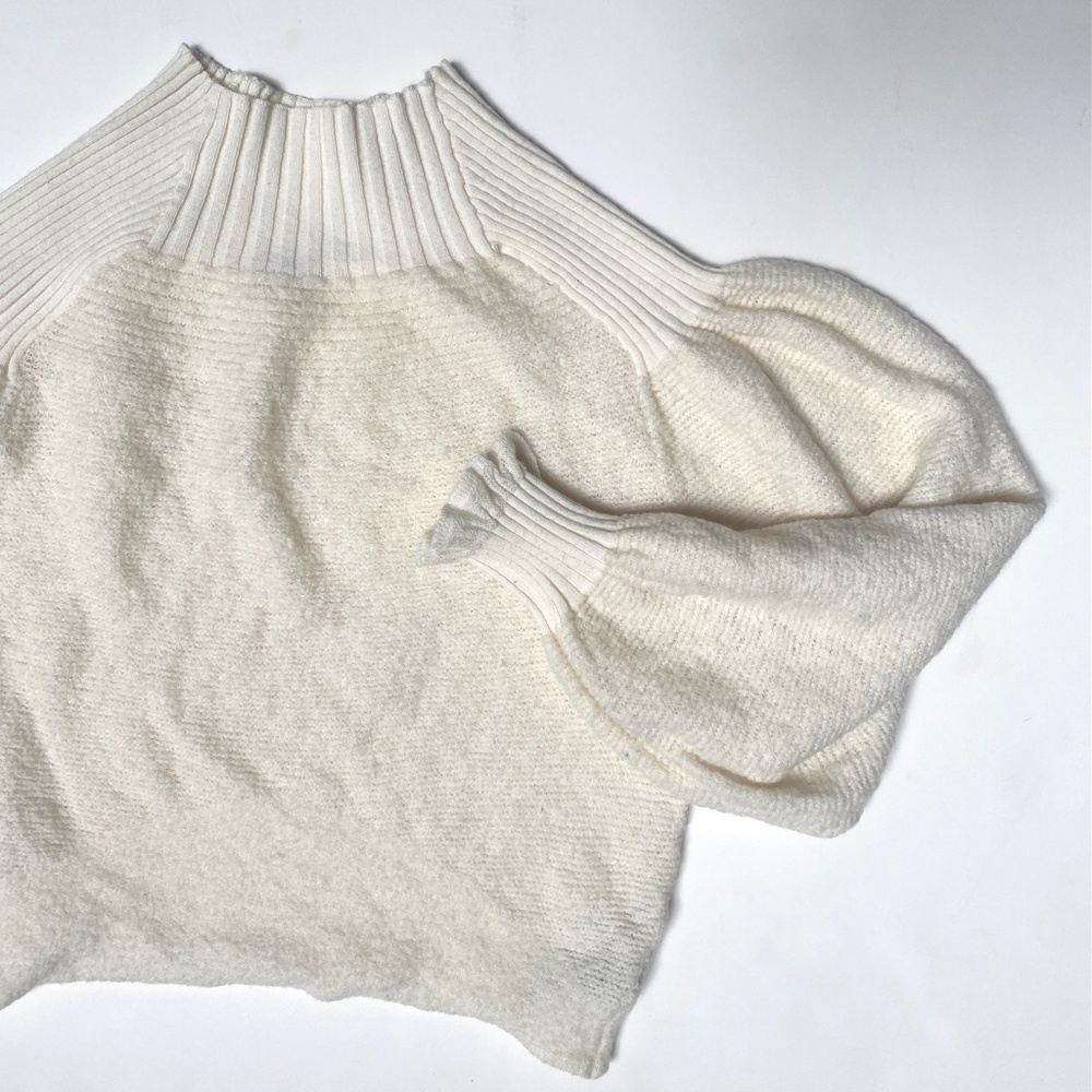 Free People -CREME colour Wool blend Sweater